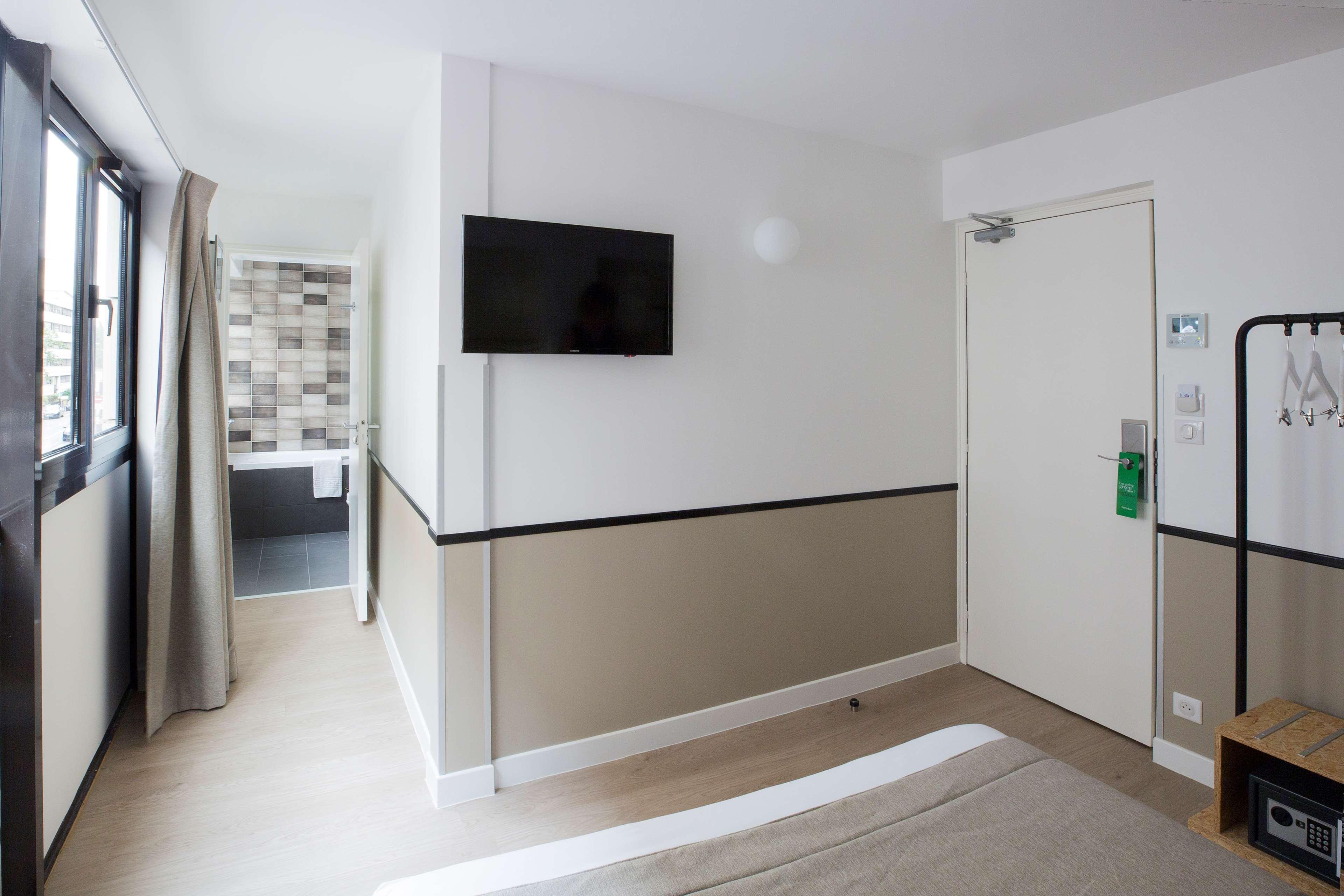 Hotel Izzy Issy-les-Moulineaux Kültér fotó