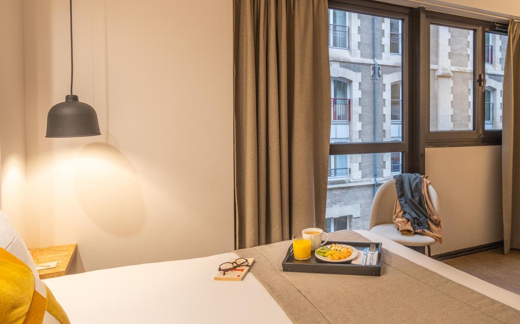 Hotel Izzy Issy-les-Moulineaux Kültér fotó