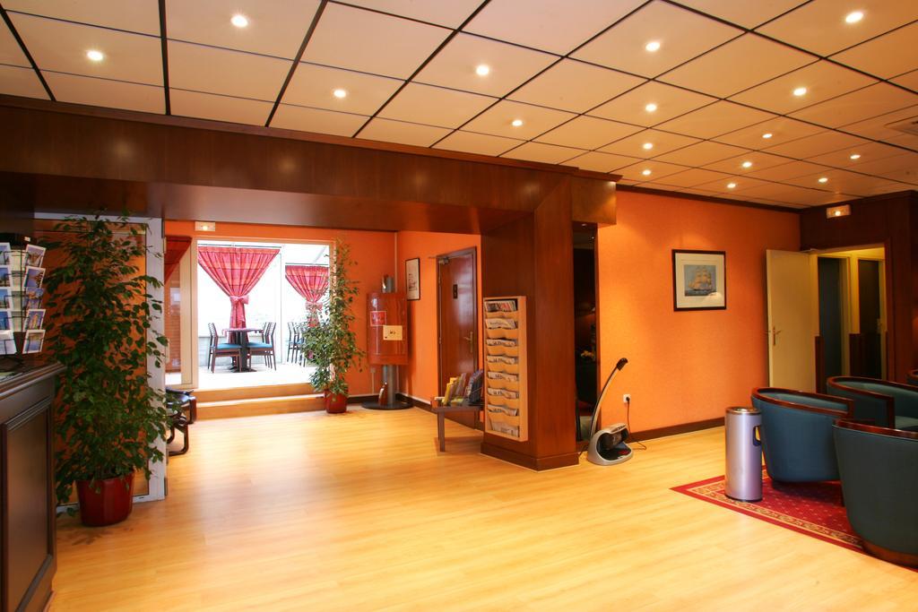 Hotel Izzy Issy-les-Moulineaux Kültér fotó