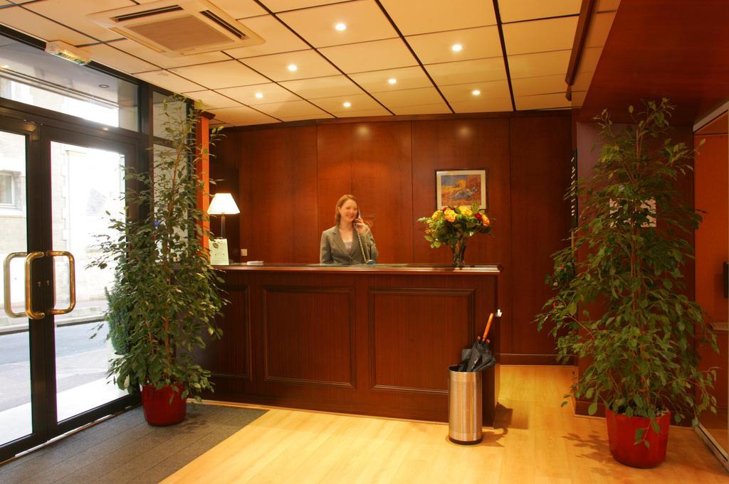 Hotel Izzy Issy-les-Moulineaux Kültér fotó